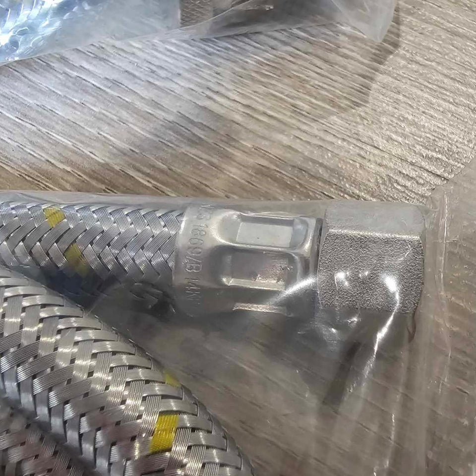 Bayonet Hose in multiple lengths | Caravan & RV showing a close up of the 3/8 sae fitting
