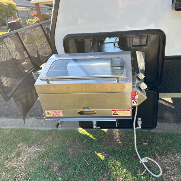 Sizzler Deluxe BBQ connected via bayonet to a caravan 