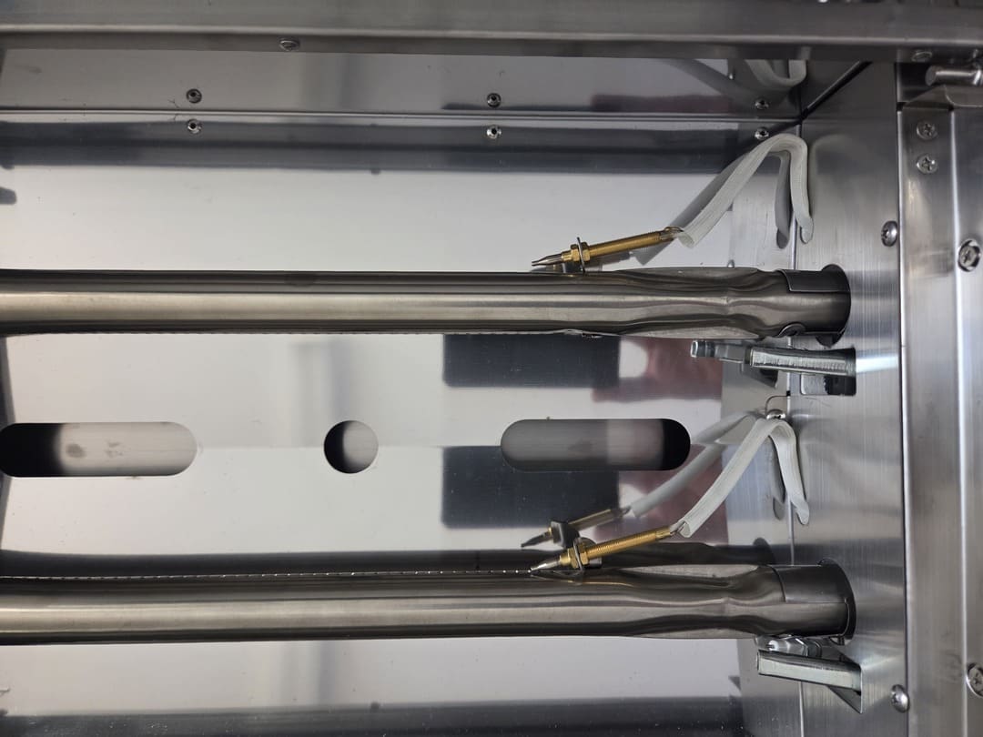 A sizzler deluxe showing thermocouples that act as flame failure devices