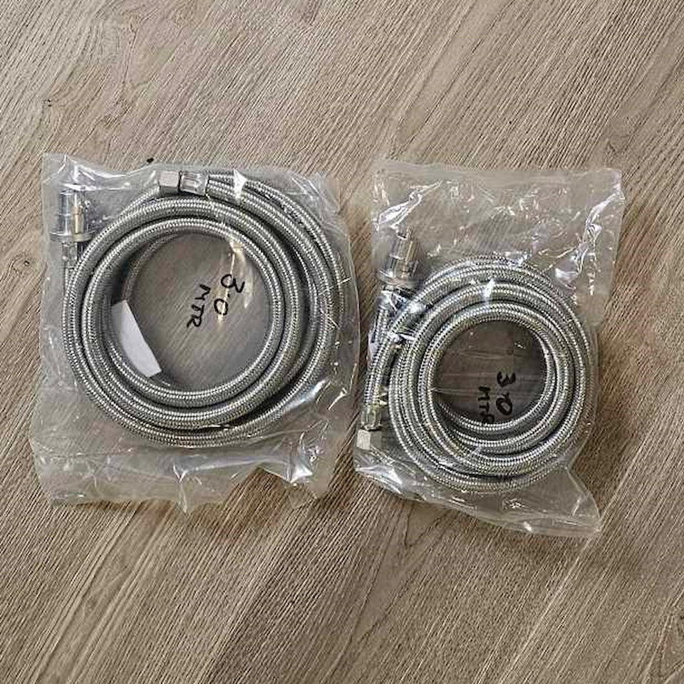 Bayonet Hose in multiple lengths | Caravan & RV showing the 3 m hoses close up